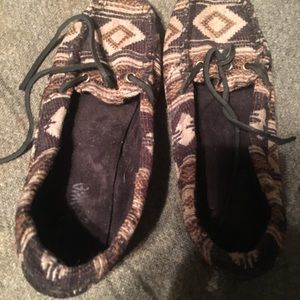 Sz 6 Minnetonka - never worn!
